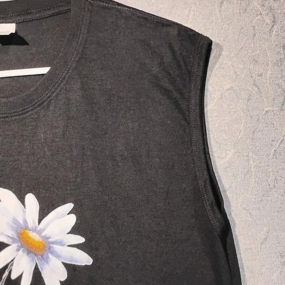 Women's Black Daisy Sleeveless Round Neck Tank Top in Size Large - Picture 5 of 8